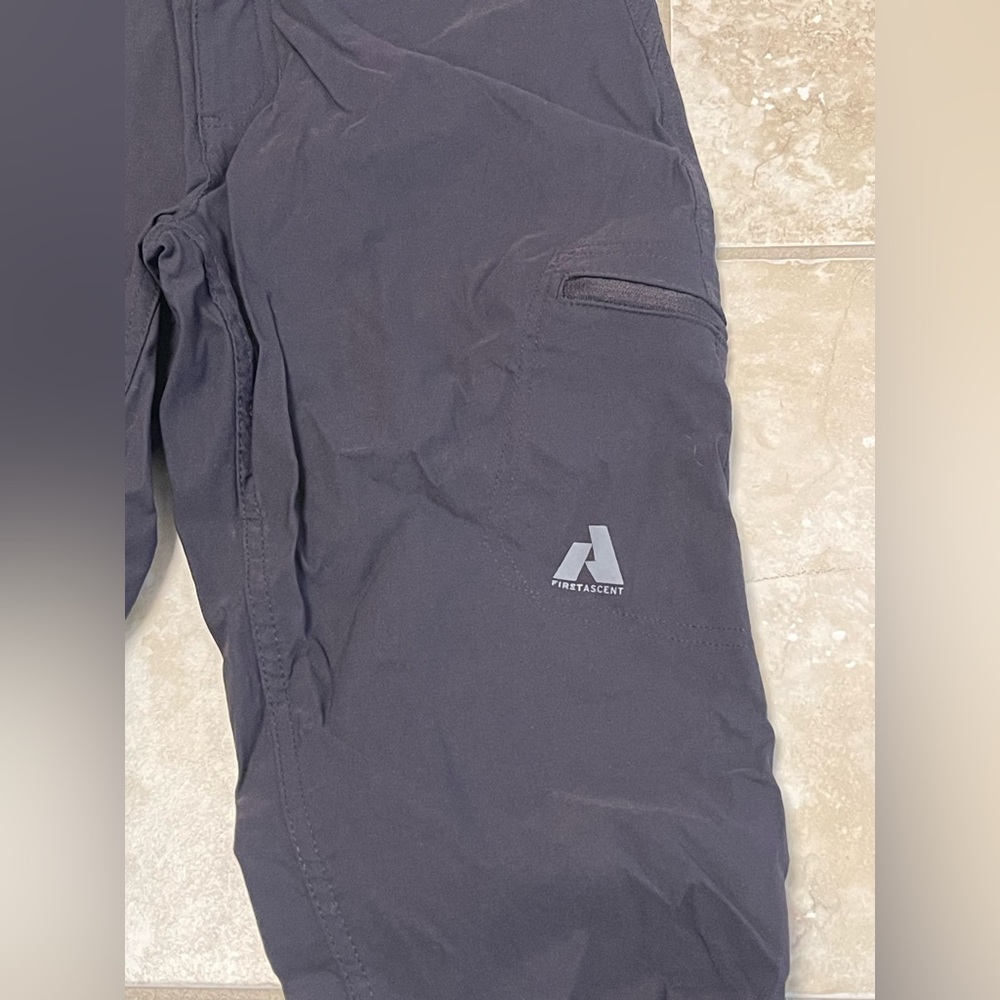 Eddie Bauer Capri Women's 4 Black Cropped Pants First Ascent Nylon Cargo Pocket - Picture 14 of 15